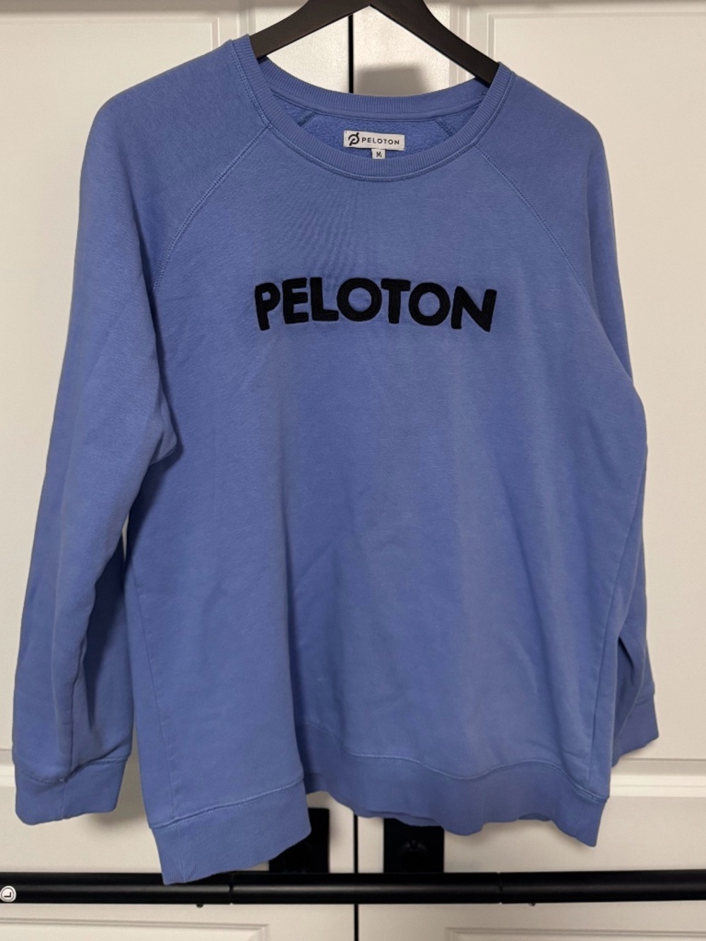Peloton Mens Medium Blue Crewneck Sweatshirt Logo Athletic Athleisure Pullover